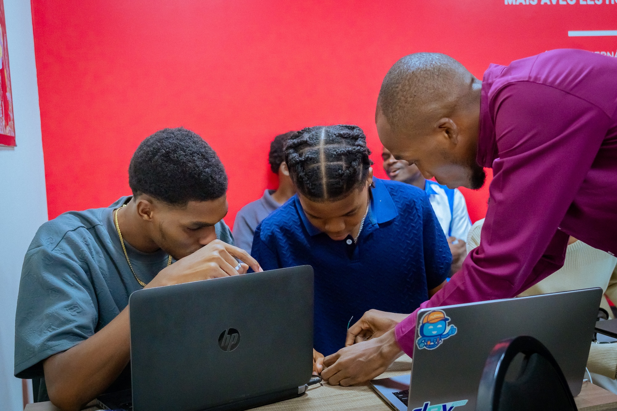 De l’électronique à l’informatique : une double culture technique et business